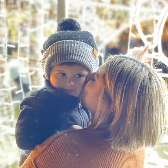 Meet your Posher, Mariah - Picture 1 of 5